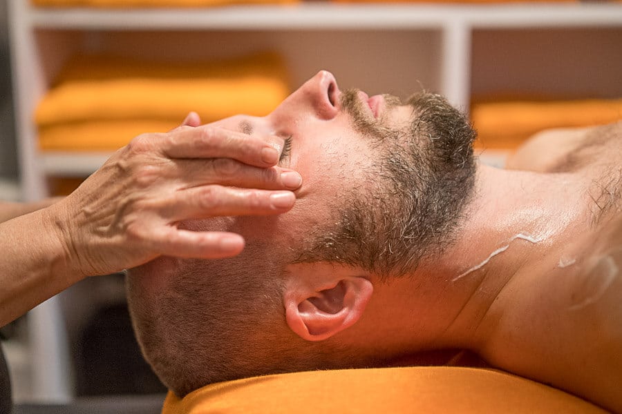 Masajes para migrañas calmar el dolor de cabeza con masajes